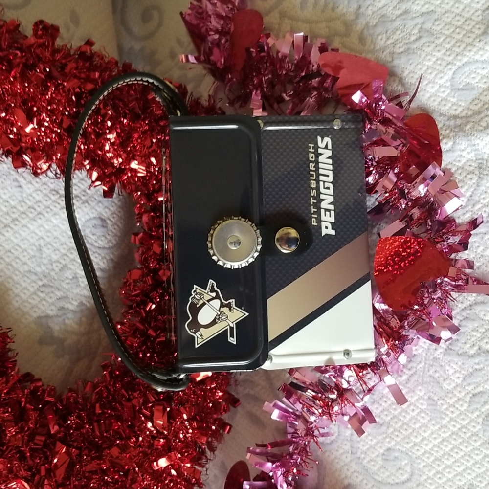 PITTSBURG PENGUINS CHROME PURSE - Picture 6 of 8